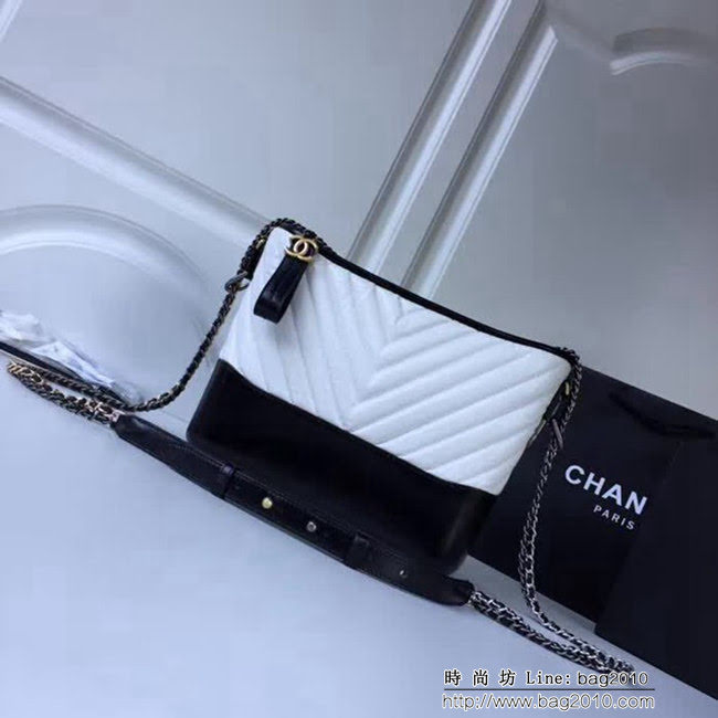 香奈兒CHANEL2018年新款V格 Chanel Gabrielle 黑配白鏈條流浪包 DSC2070